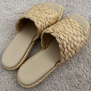 EUC Vince Rumi Raffia Woven Slide Sandals size 9